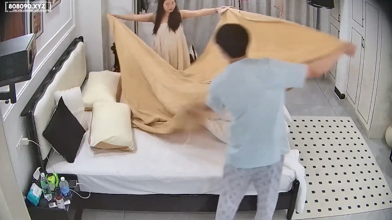 酒店拍摄肉肉胸部很大的眼镜妹妹，干起来很有弹性，果然微胖才是极品2026100101